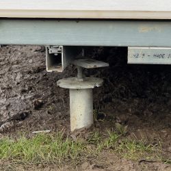 Pieu de 1120 mm avec hélice en acier galvanisé pour sol meuble